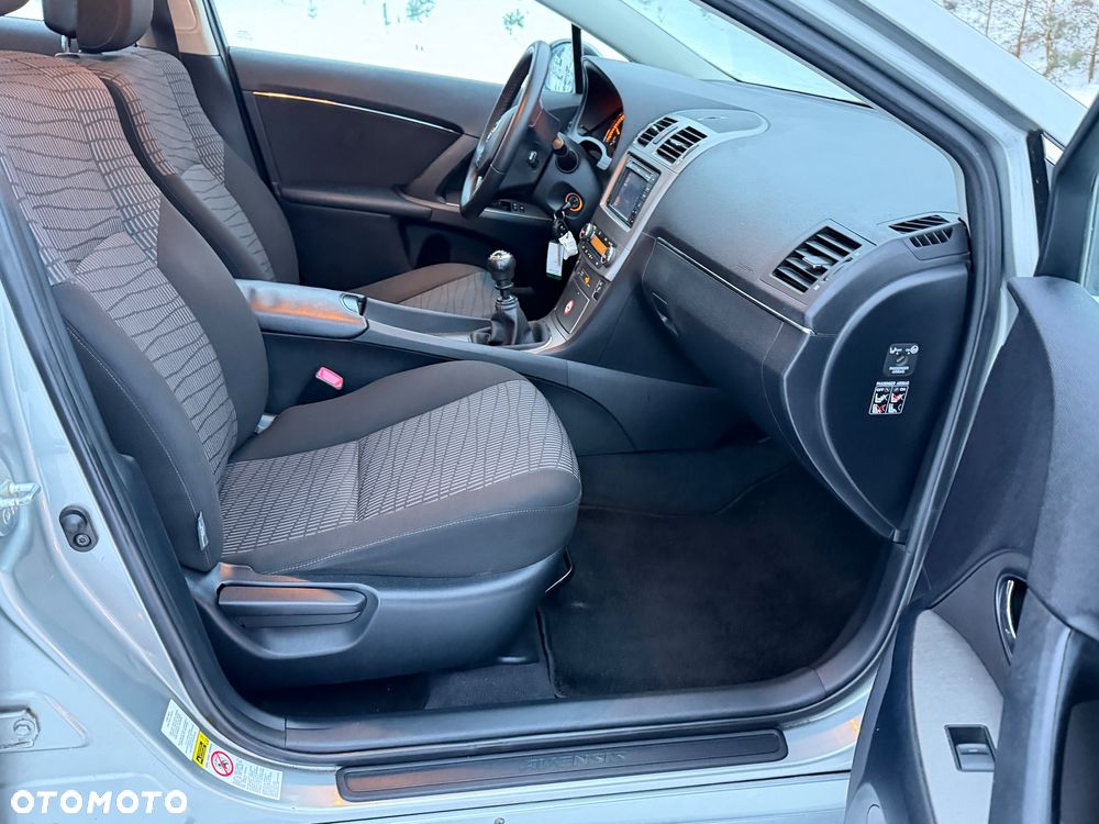 Toyota Avensis 1.8 Sol NAVI - 13