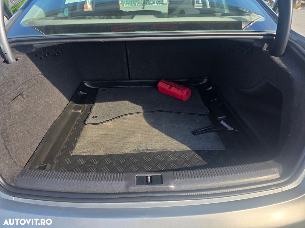 Audi A4 Limuzina 2.0 TDI DPF Attraction - 13