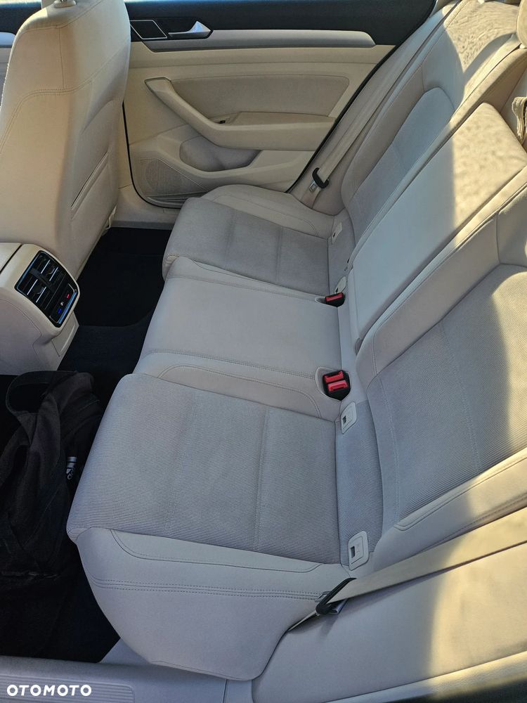 Volkswagen Passat 2.0 TDI BMT Comfortline - 11