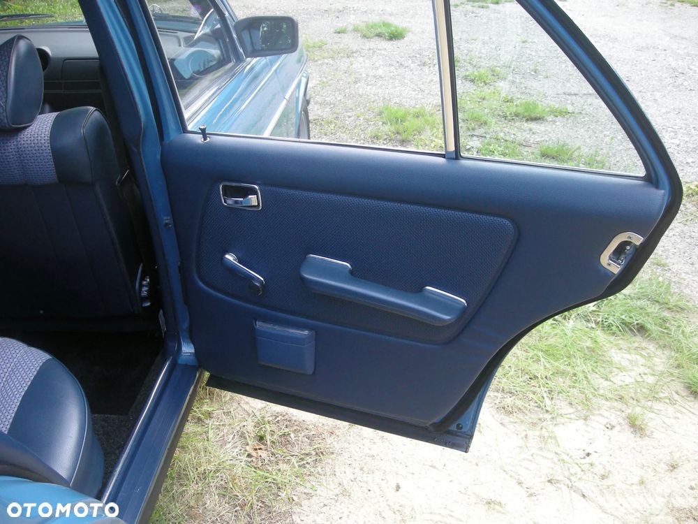 Mercedes-Benz W123 - 12