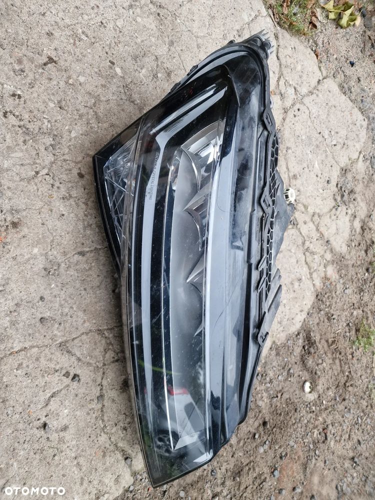 Reflektor  prawy przód  skoda superb III  lift  3V1.941.016C - 1