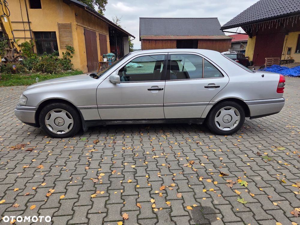 Mercedes-Benz Klasa C 180 Elegance - 4