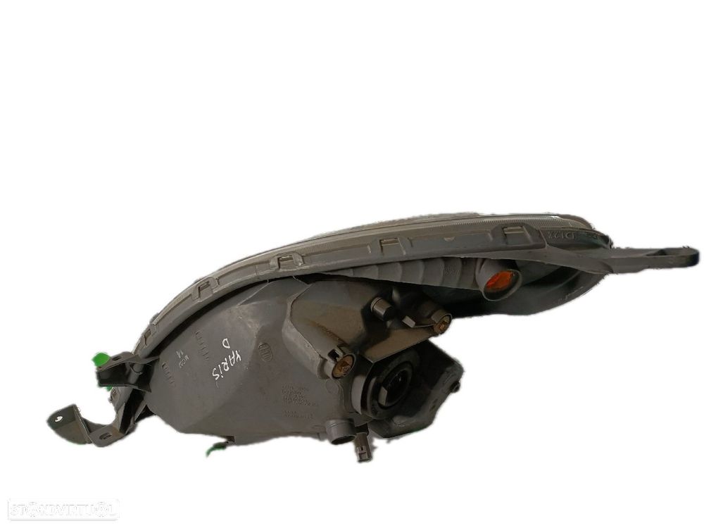 Farol Dto Toyota Yaris (_P9_) - 2