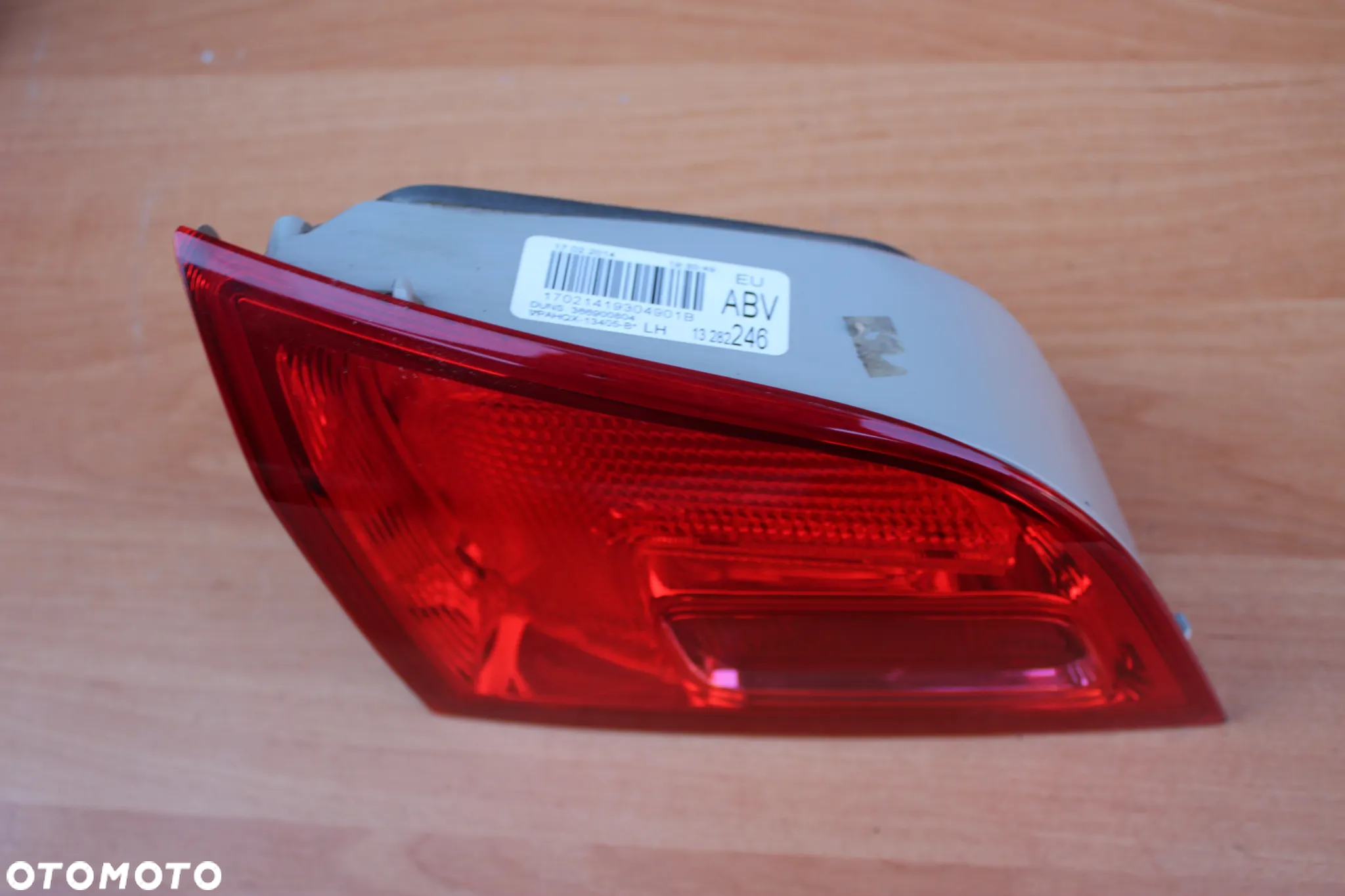 LAMPA LEWY TYŁ W KLAPĘ OPEL ASTRA J KOMBI EUROPA 13282246 JASNA - 5