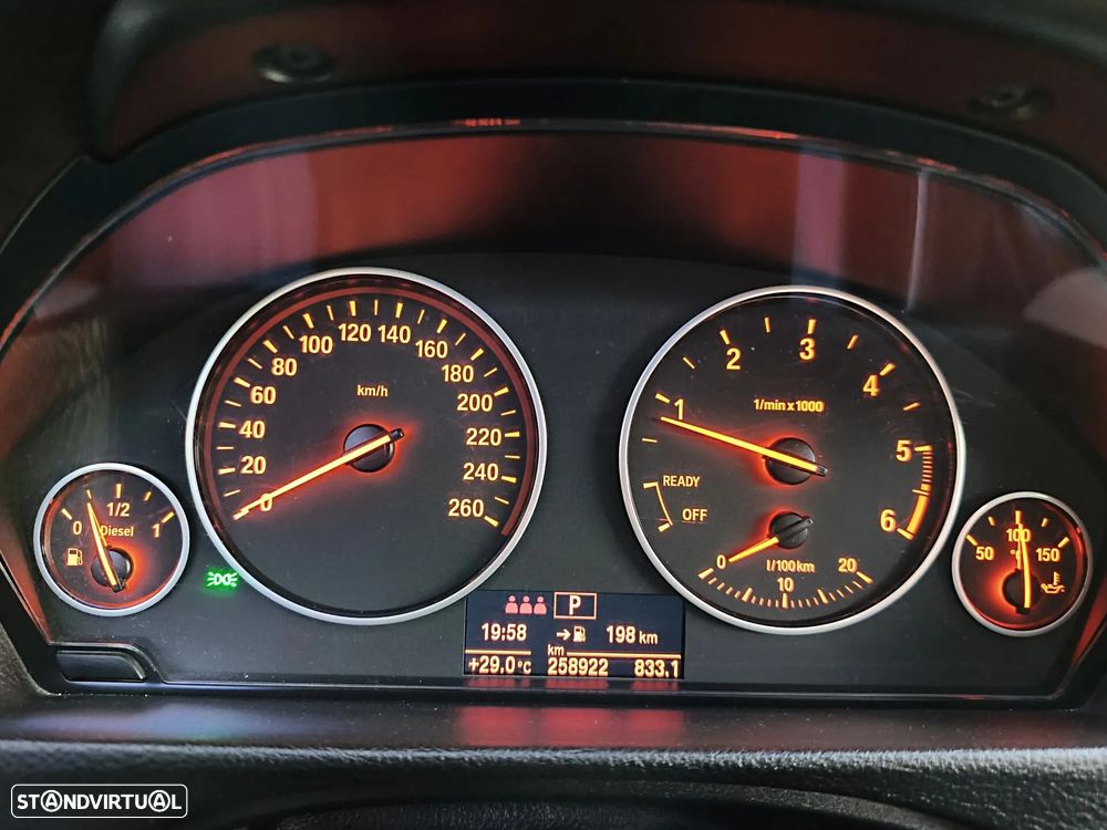 BMW 318 d Auto Line Sport - 24