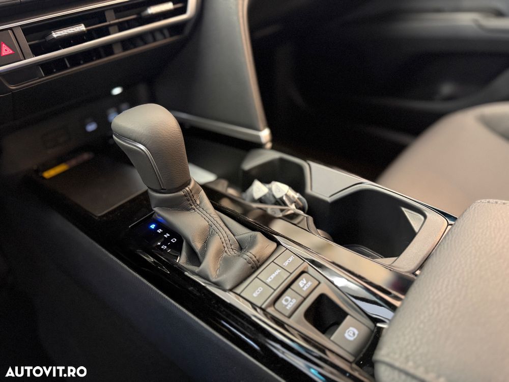 Toyota Camry 2.5 HEV Luxury - 21