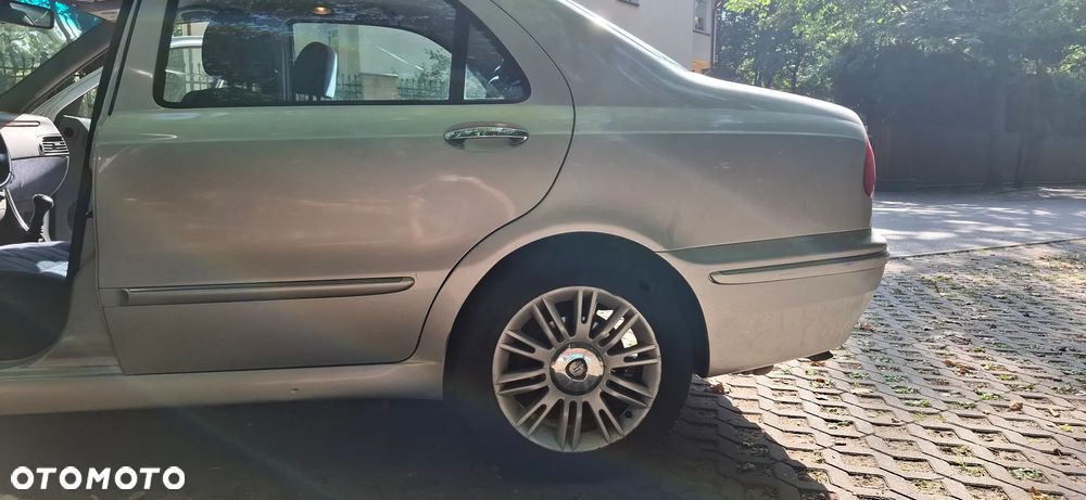 Lancia Lybra 2.0 LX - 10