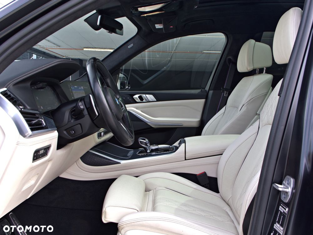 BMW X7 M50i sport - 25