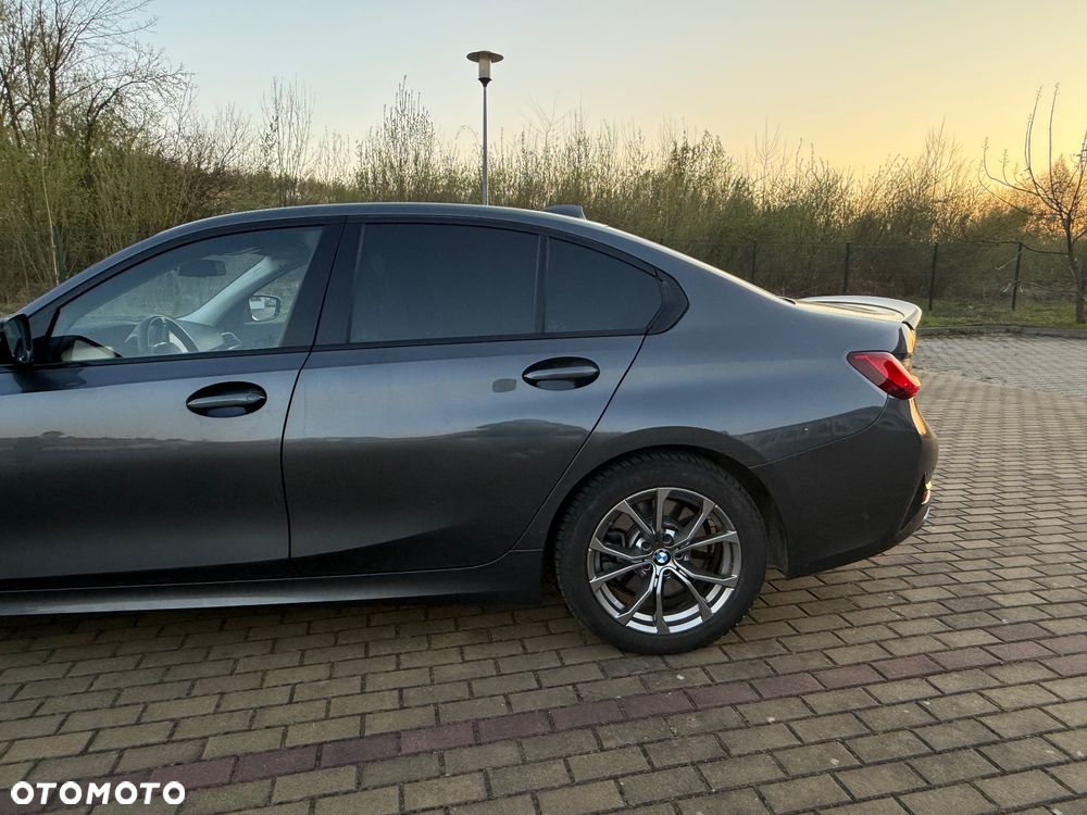 BMW Seria 3 330i - 4