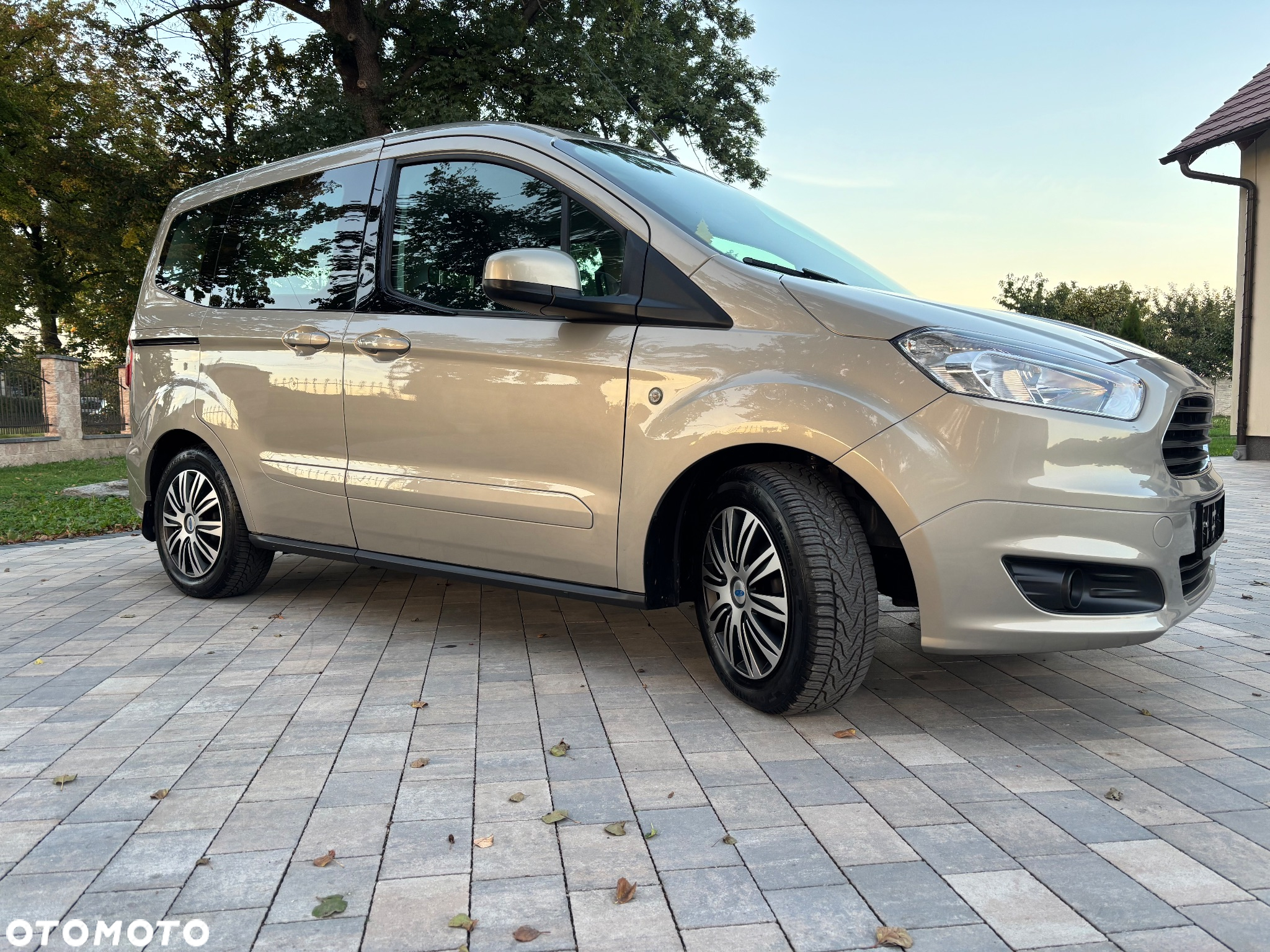 Ford Tourneo Courier 1.0 EcoBoost Titanium - 11