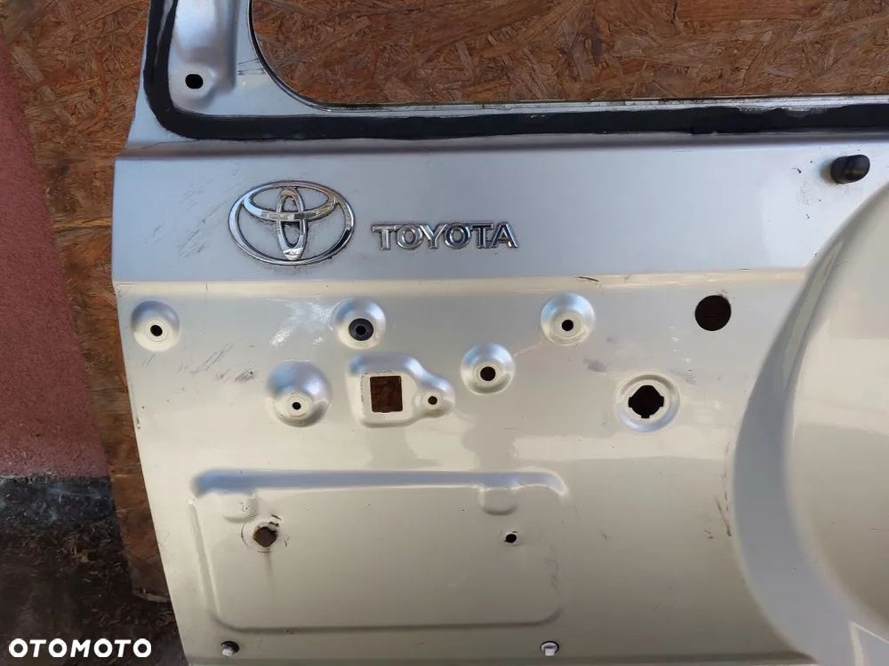 klapa tylna tył toyota land cruiser j90 95 - 2