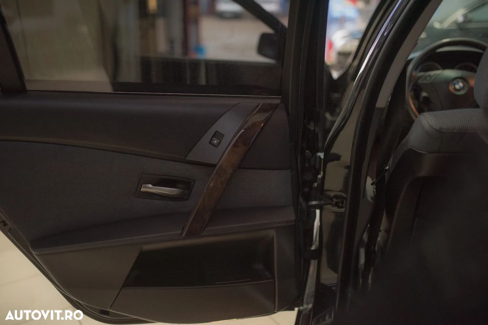 BMW Seria 5 520iA - 13