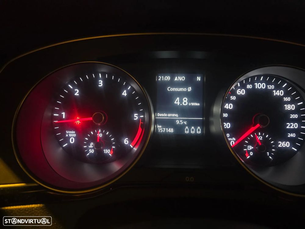 VW Passat Variant 2.0 TDi Highline DSG - 32