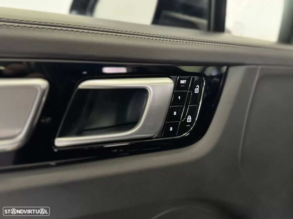 Porsche Cayenne Platinum Edition - 30