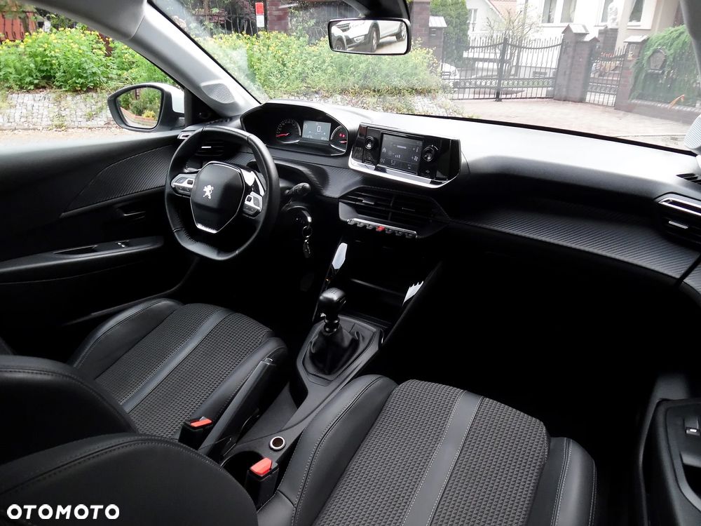 Peugeot 208 - 29