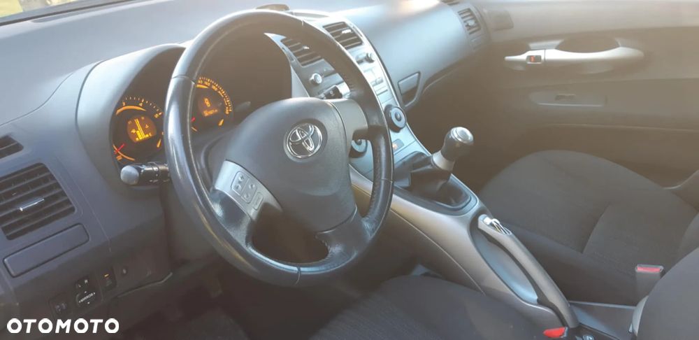 Toyota Auris 1.4 D-4D Terra - 7