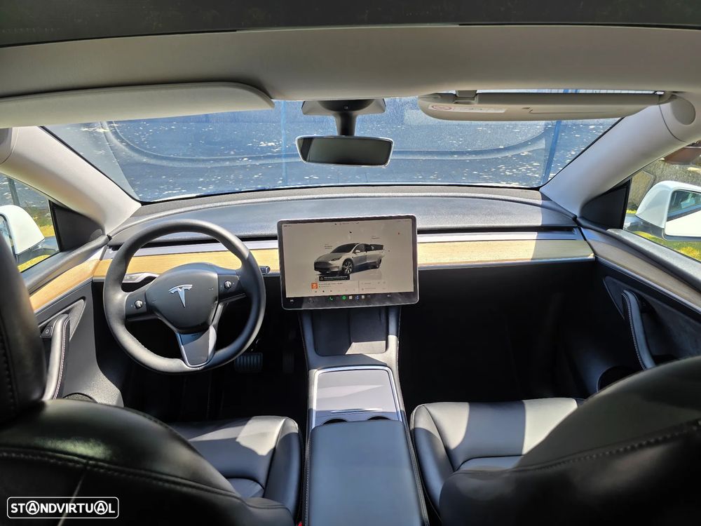 Tesla Model Y RWD - 12