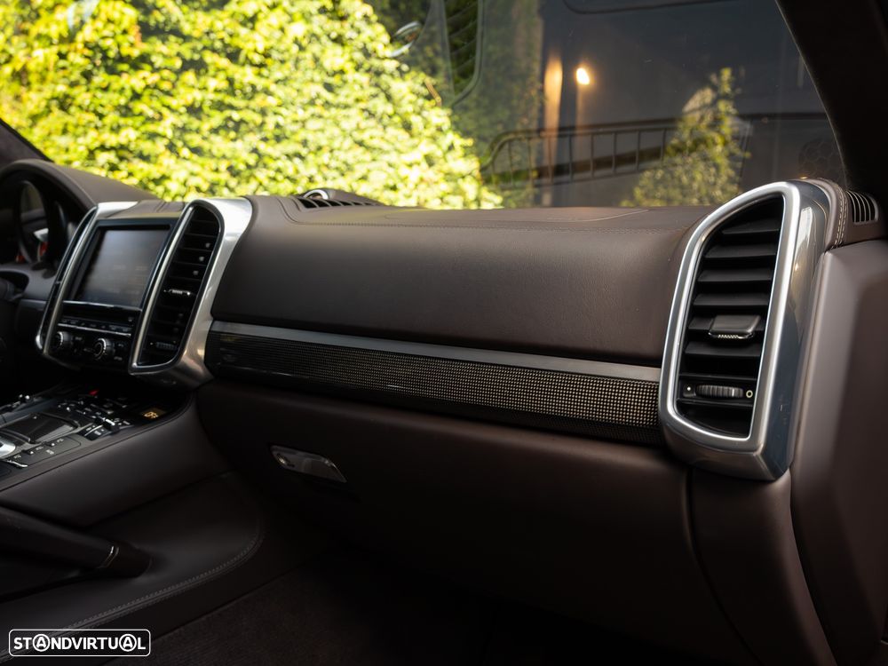 Porsche Cayenne S - 29