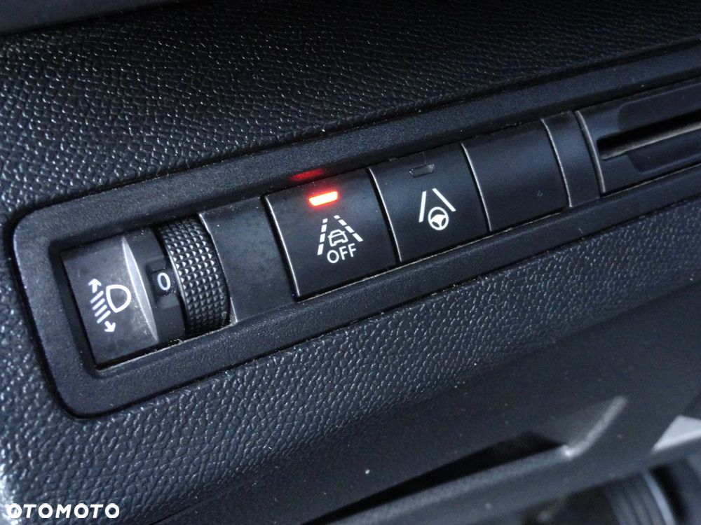 Peugeot 5008 1.5 BlueHDI Allure S&S EAT8 - 21