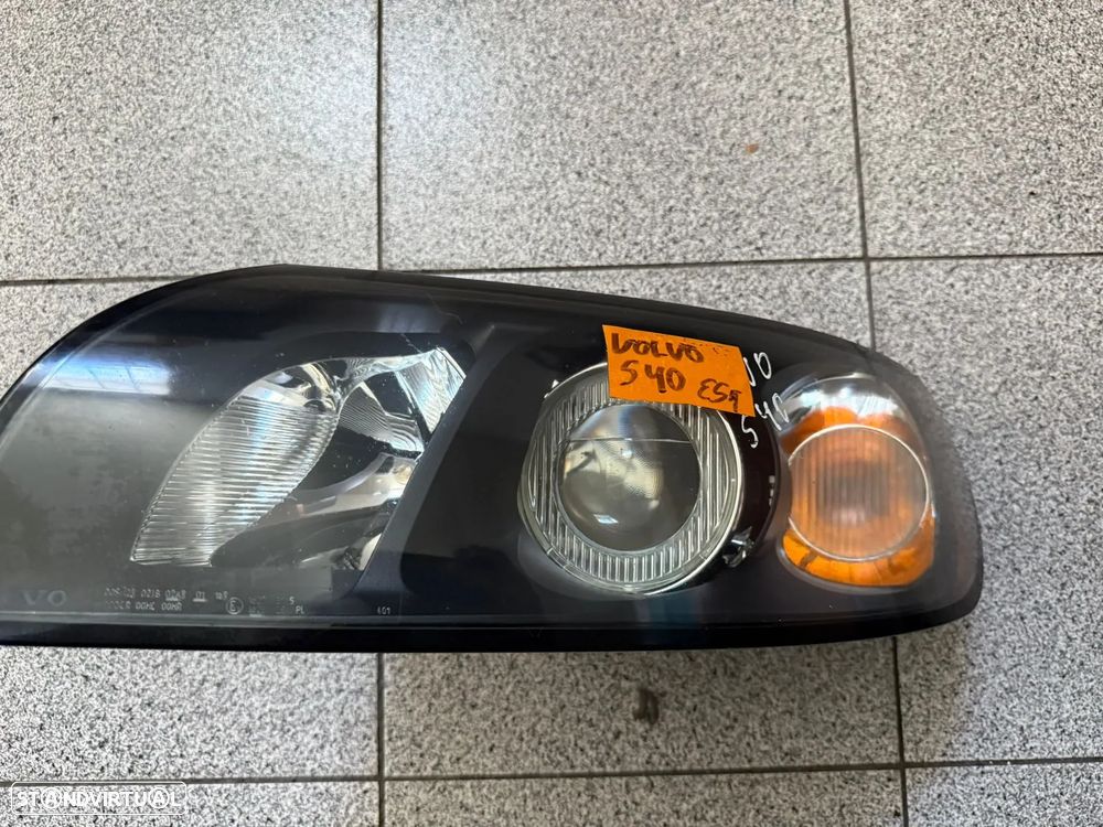 Farol volvo-s40 esquerdo - 1