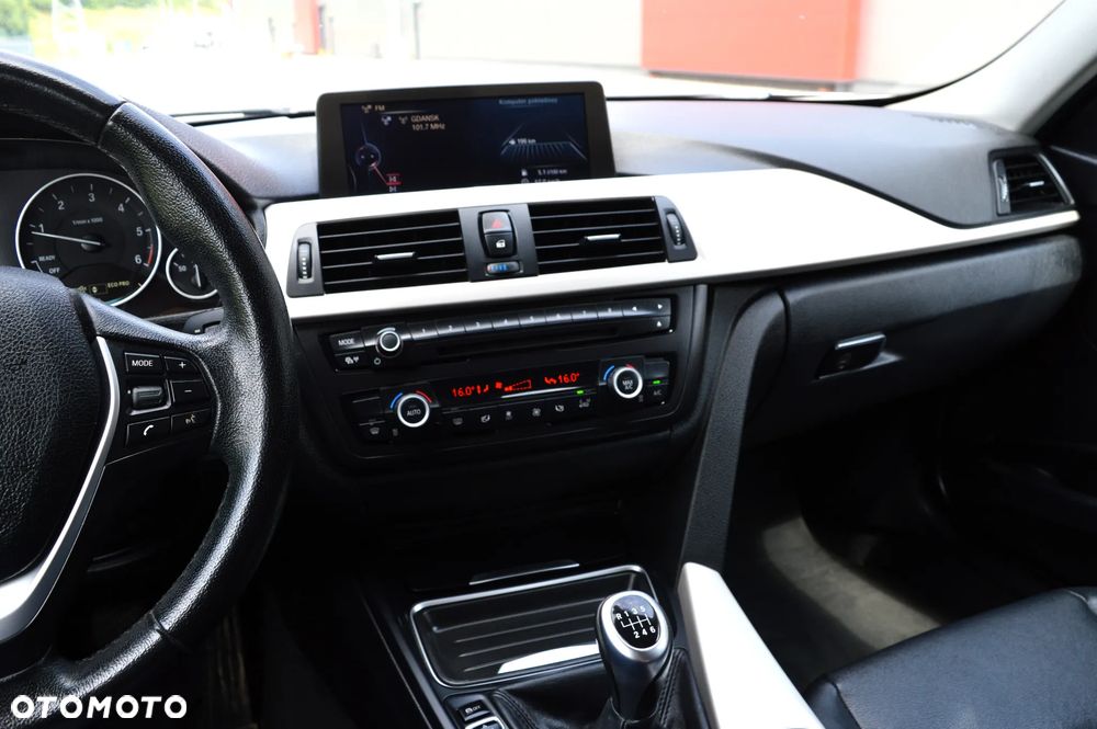 BMW Seria 3 318d Sport Line - 12