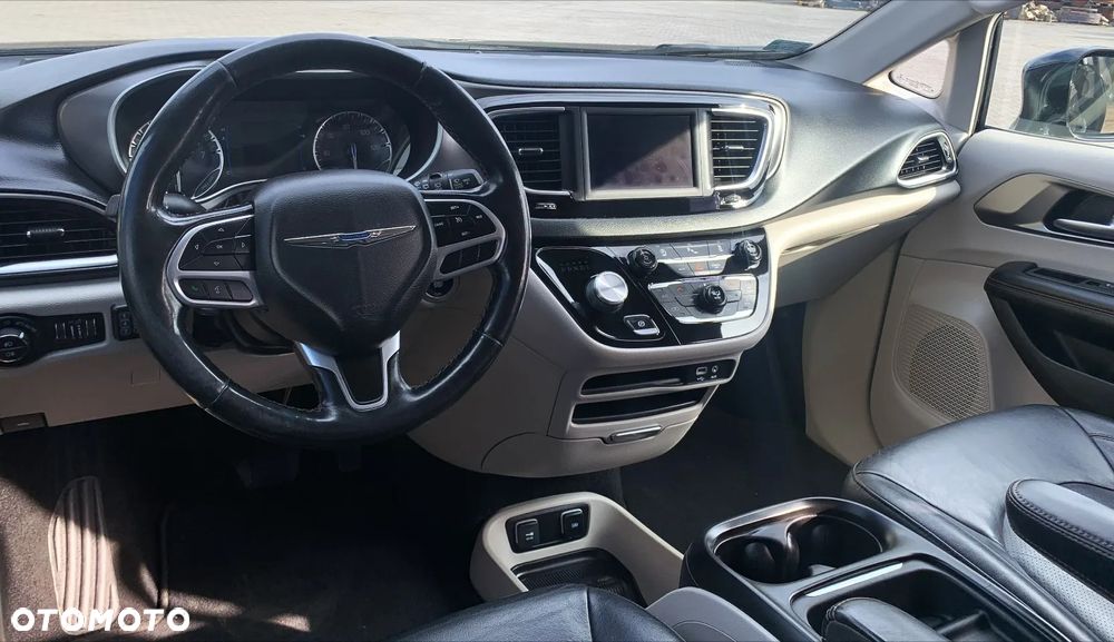 Chrysler Pacifica - 22