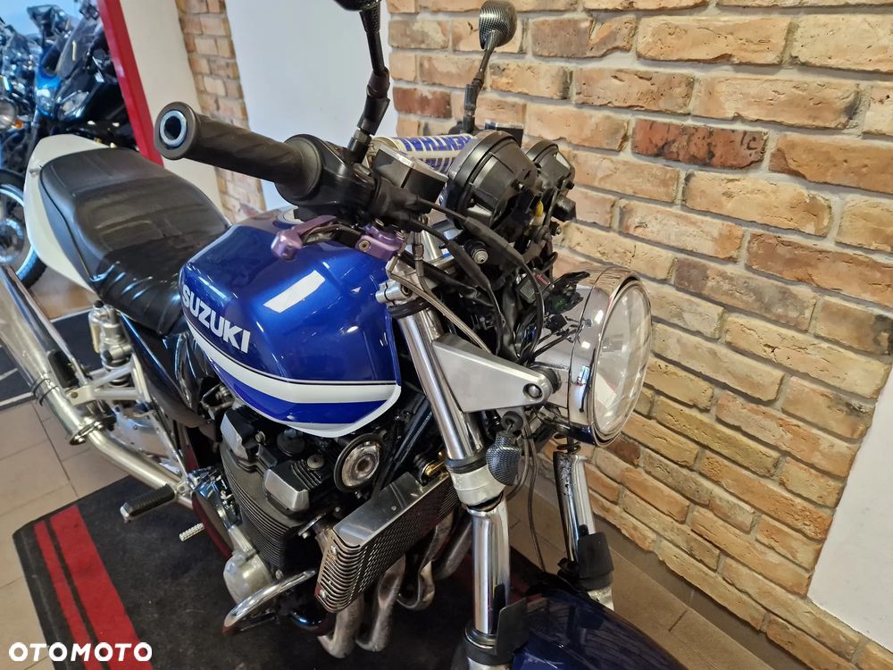 Suzuki GSX - 19
