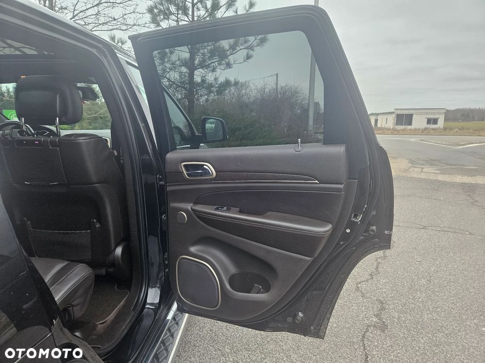 Jeep Grand Cherokee 3.0 CRD Overland Summit EU6 - 32