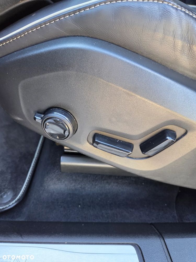 Volvo XC 60 D4 AWD R-Design - 30