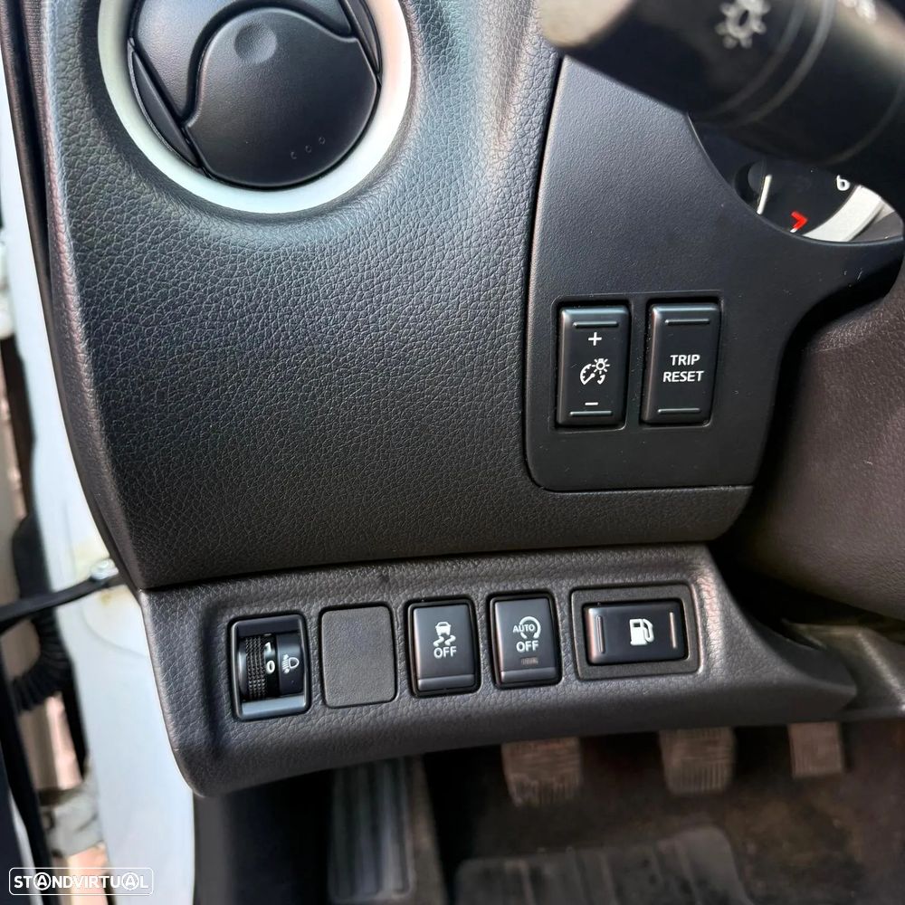 Nissan Navara 2.3 dCi CD 4WD N-Connecta - 11