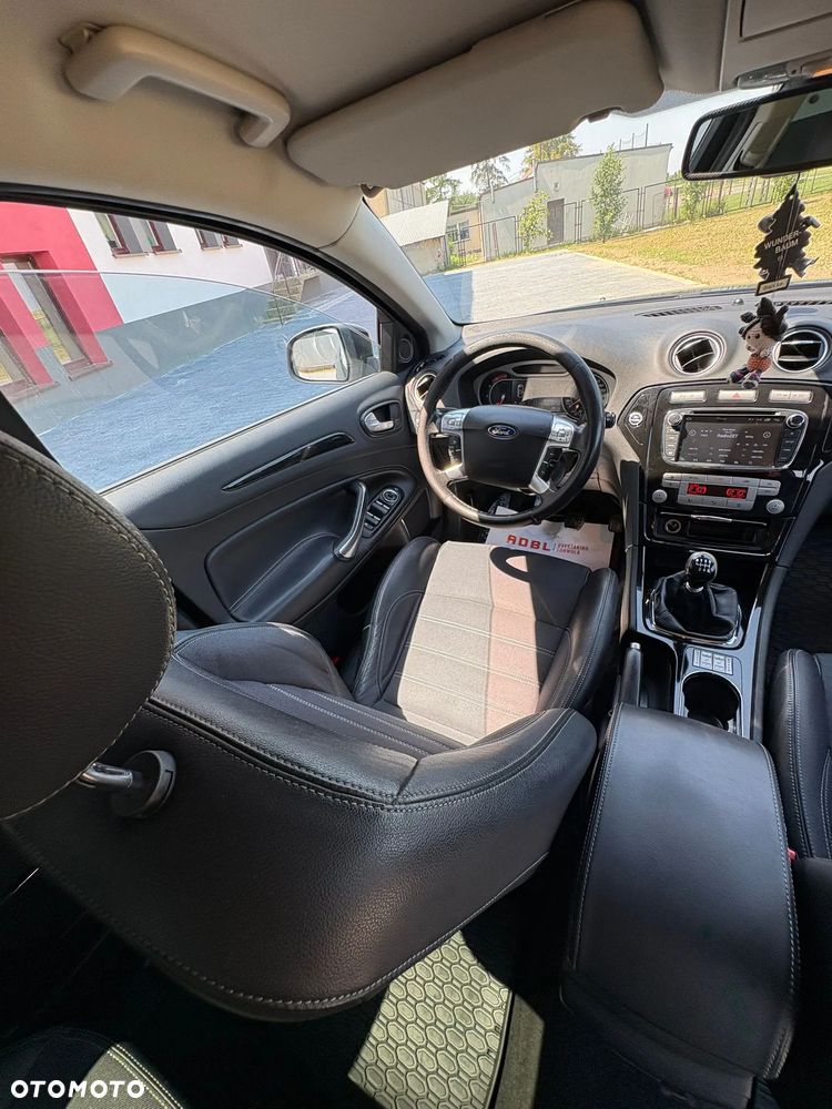 Ford Mondeo 2.0 TDCi Ambiente - 25