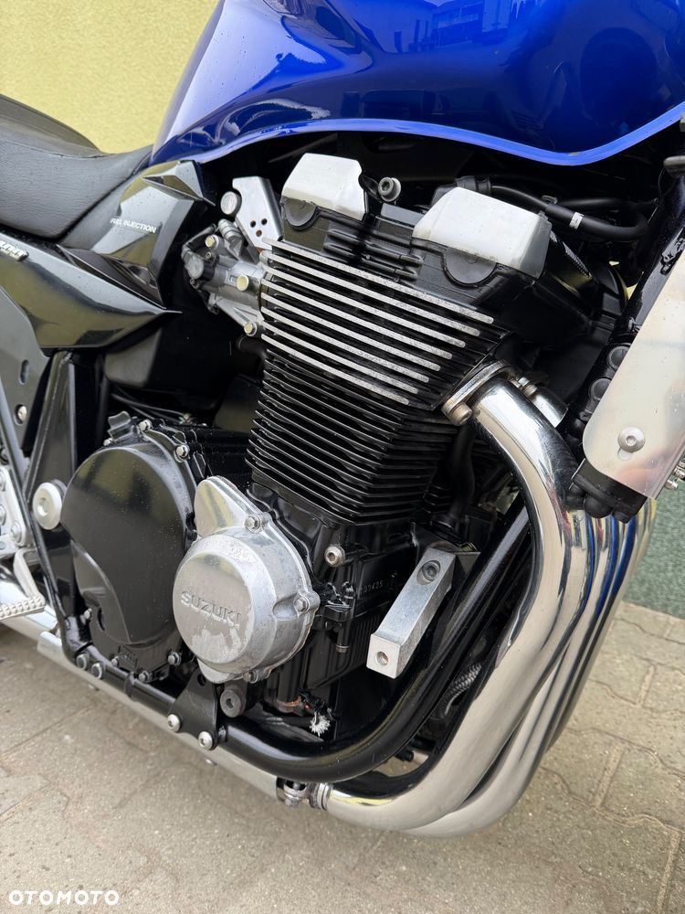 Suzuki GSX - 6