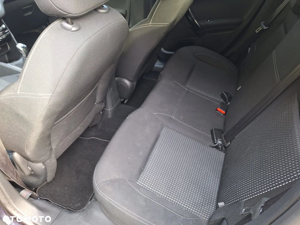 Peugeot 208 - 17