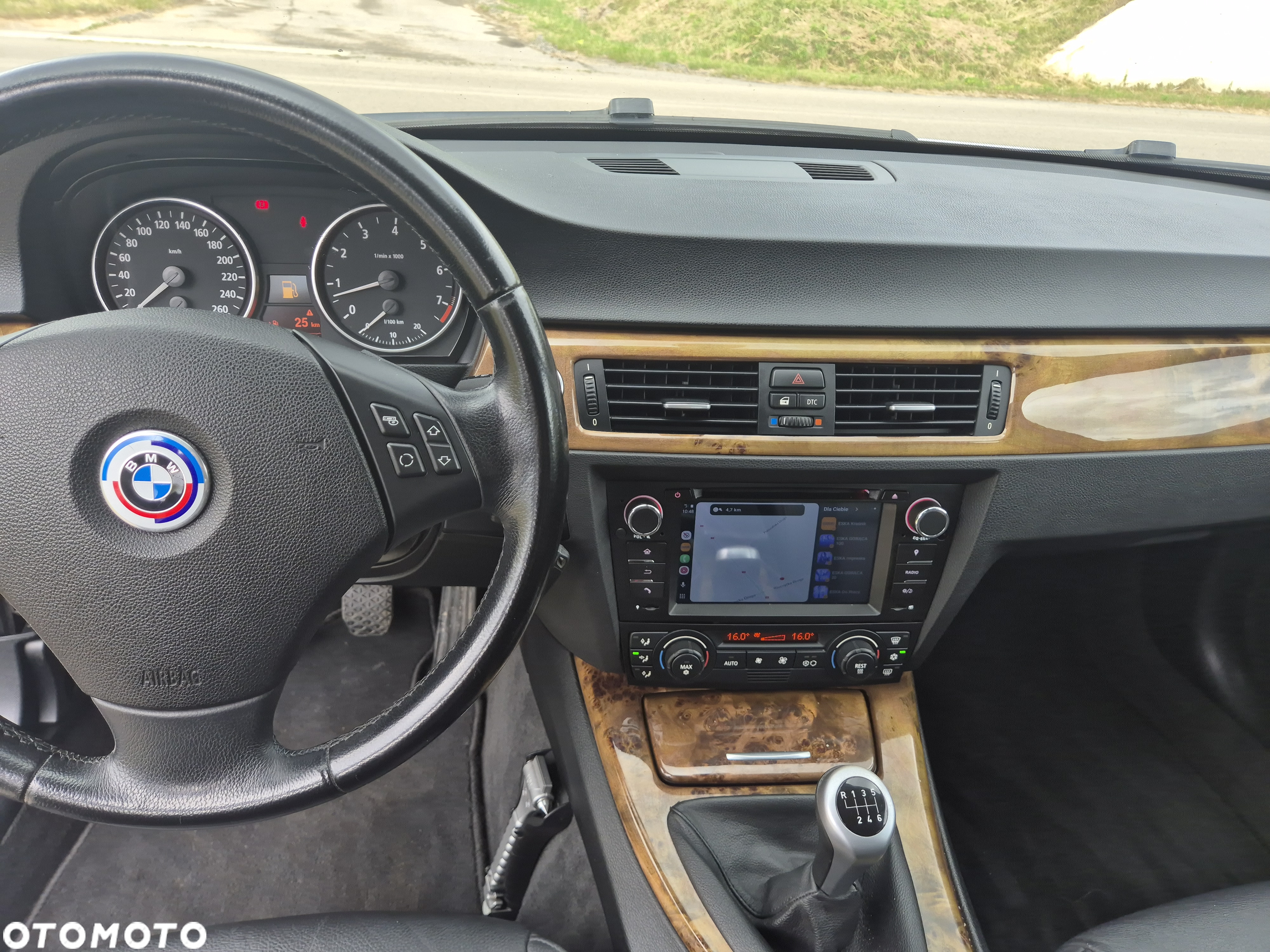 BMW Seria 3 325i Touring - 16
