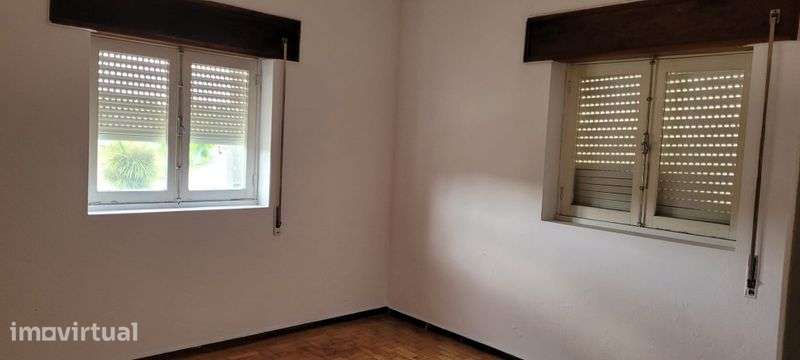 Aluga-se moradia T4 - Grande imagem: 2/3