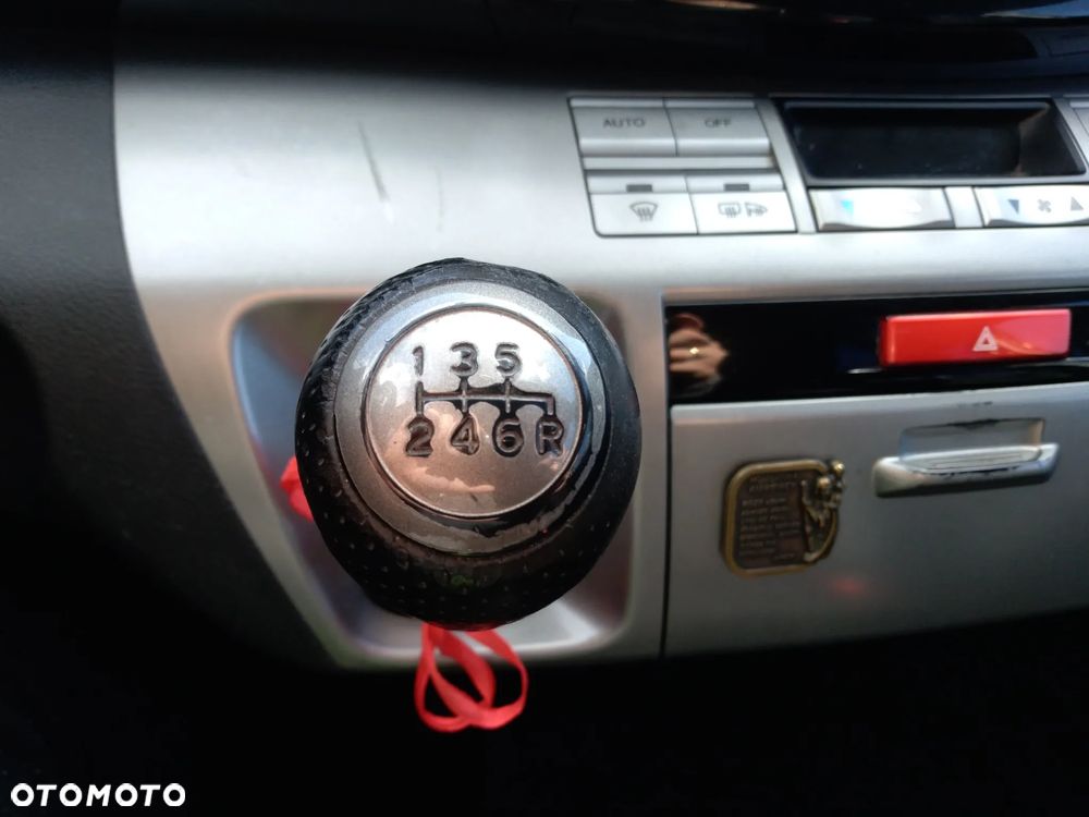 Honda FR-V 2.0 Executive - 23