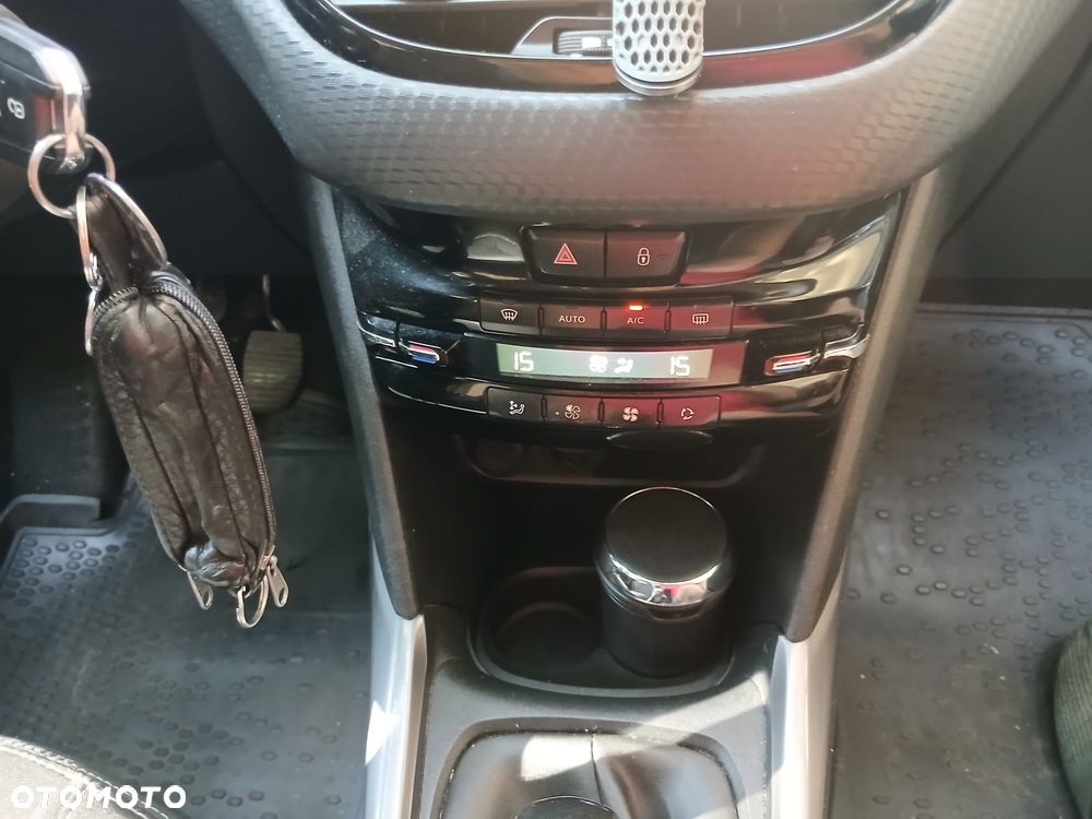 Peugeot 2008 1.2 Pure Tech Allure S&S - 9