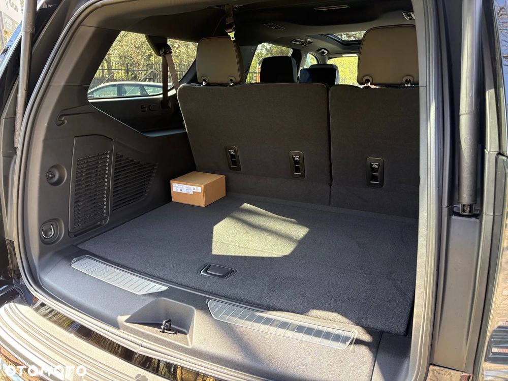 Chevrolet Suburban - 25