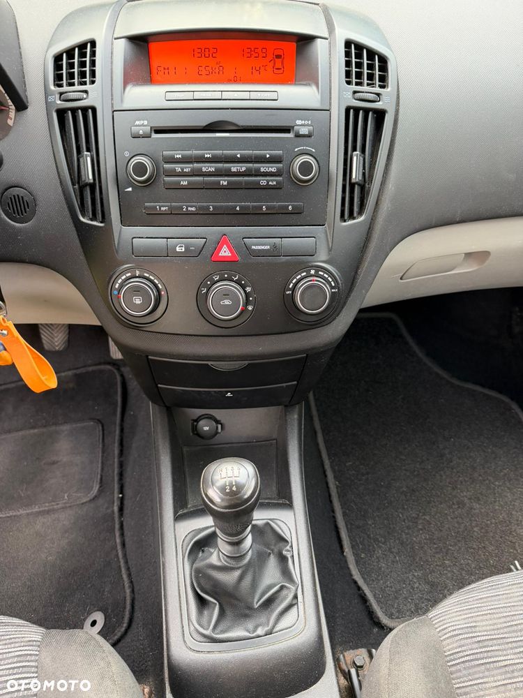 Kia Ceed 1.4 L - 17