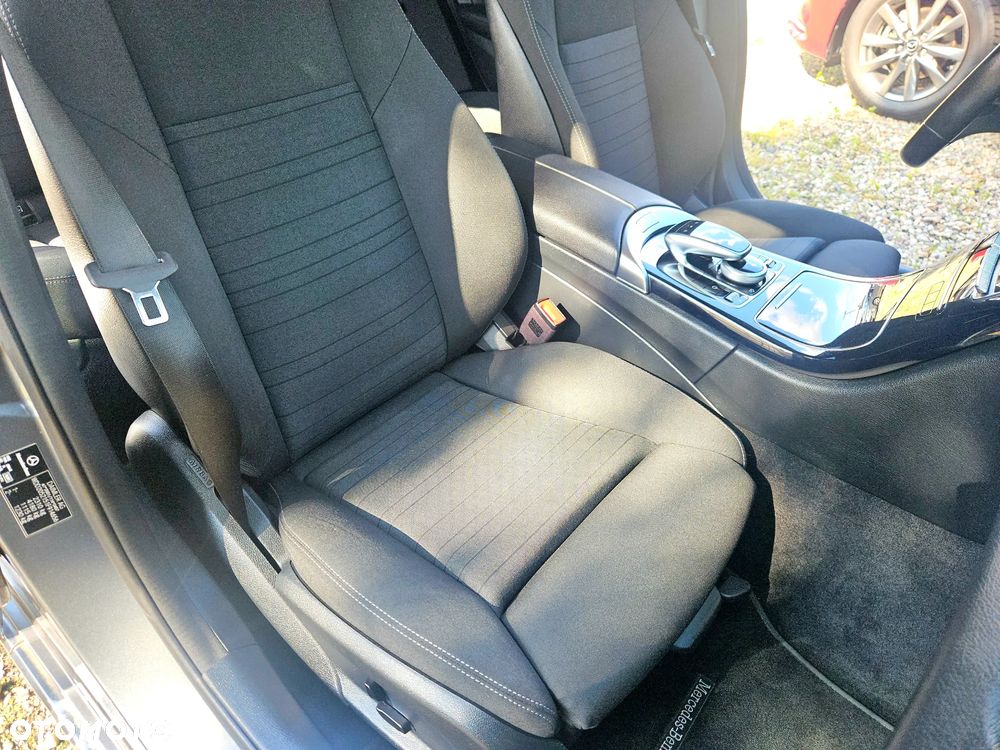 Mercedes-Benz Klasa C 220 d 4Matic T 9G-TRONIC - 27