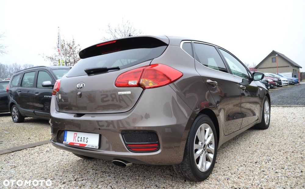 Kia Ceed 1.6 GDI ISG Dream-Team Edition - 18