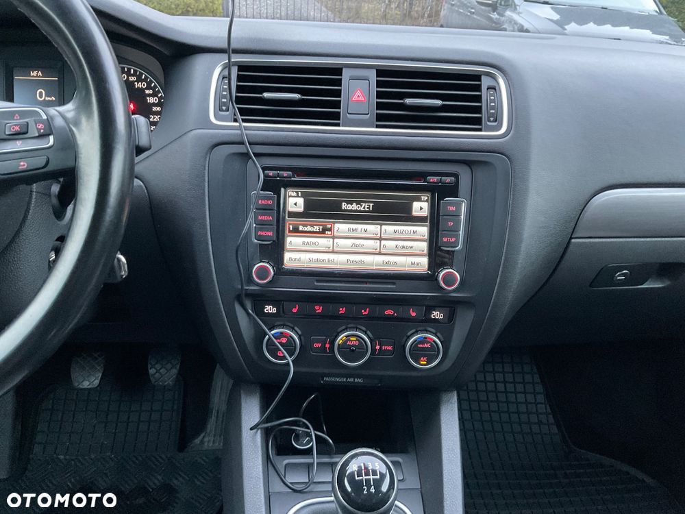 Volkswagen Jetta 1.6 TDI Highline - 15