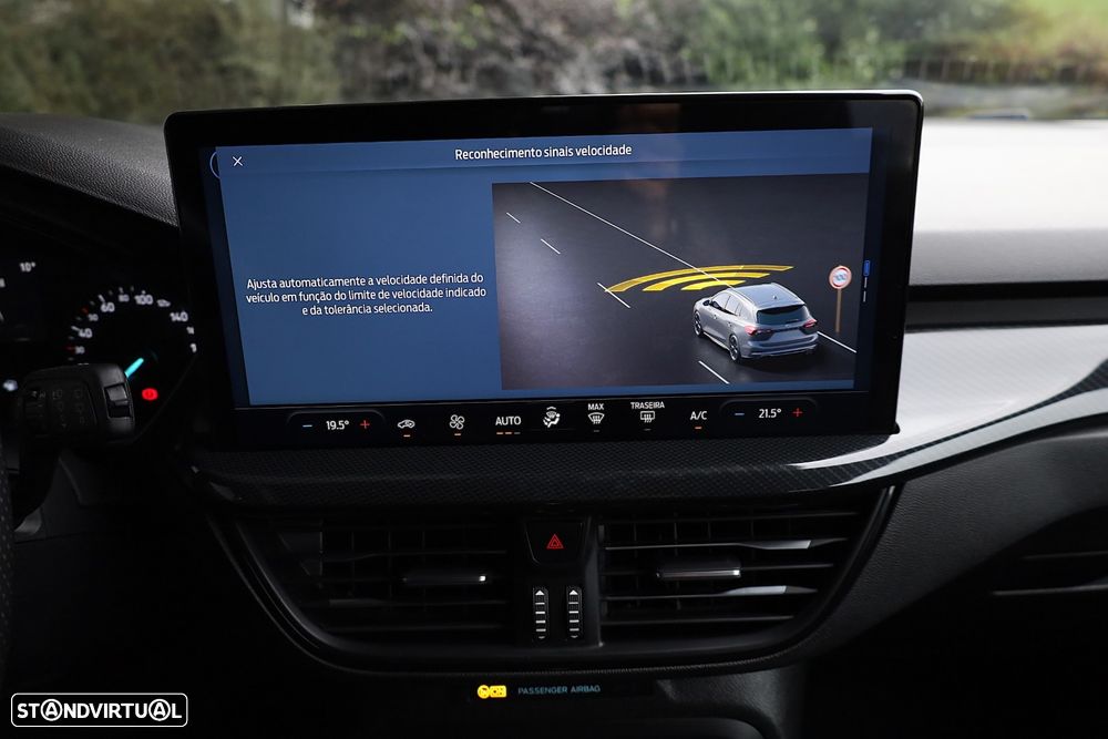 Ford Focus 1.0 EcoBoost MHEV ST-Line - 36