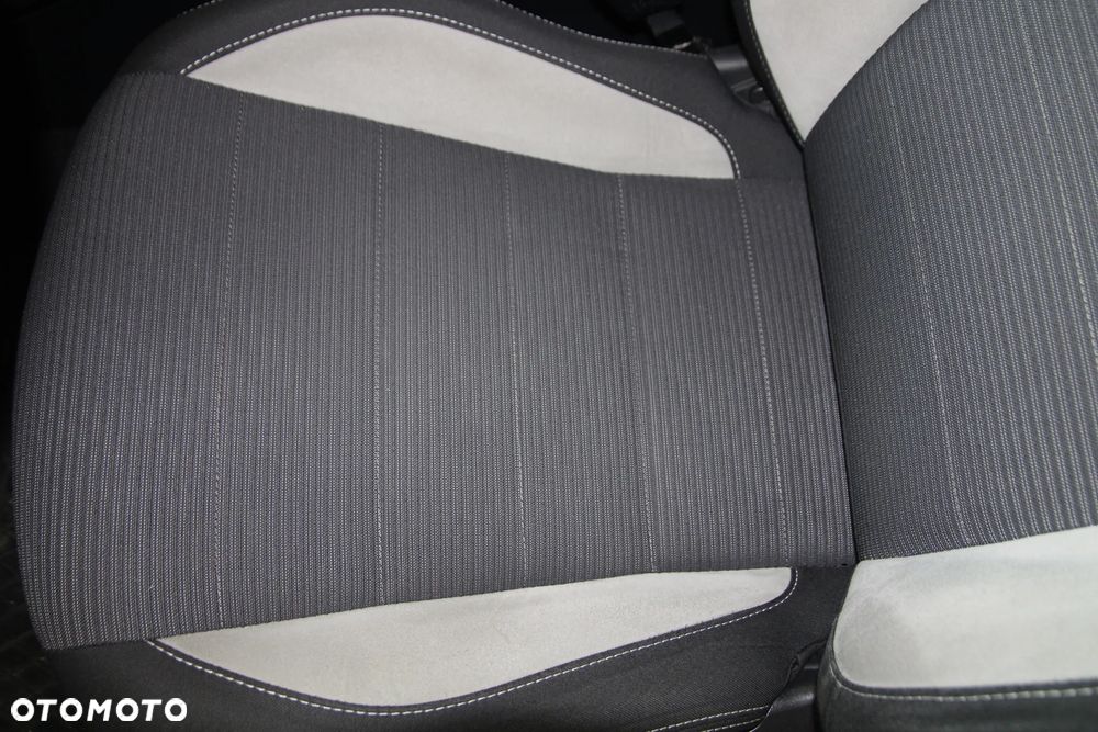 Toyota Avensis 2.0 D-4D Premium - 20
