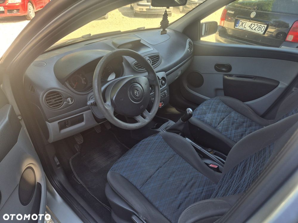 Renault Clio - 8
