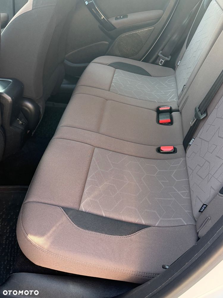 Peugeot 2008 - 8