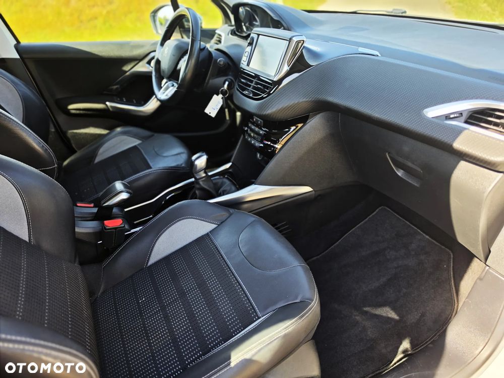 Peugeot 2008 1.6 VTi Allure - 28