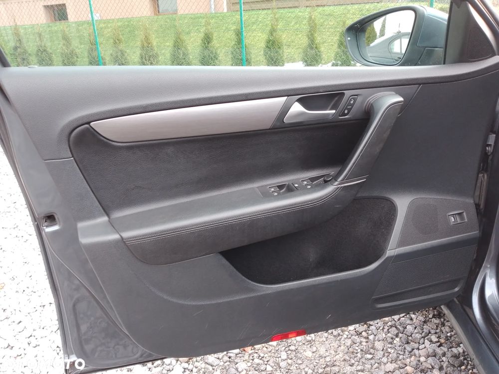 Volkswagen Passat 1.6 TDI DPF BlueMot Highline - 13