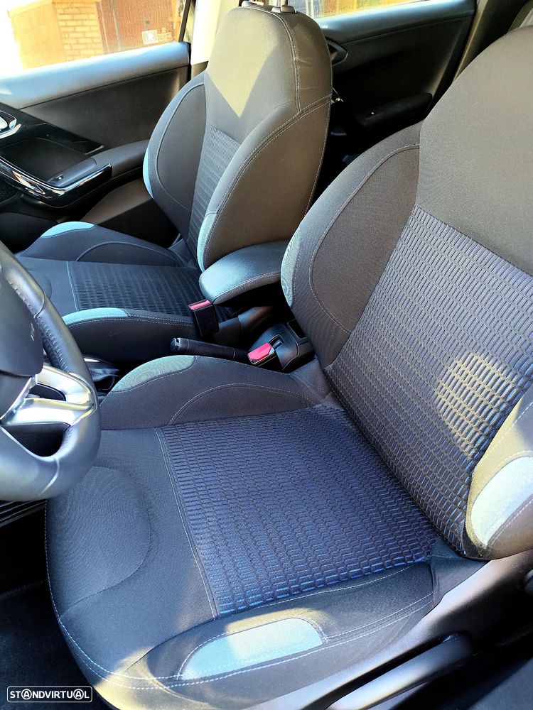 Peugeot 208 1.4 HDi Allure - 17