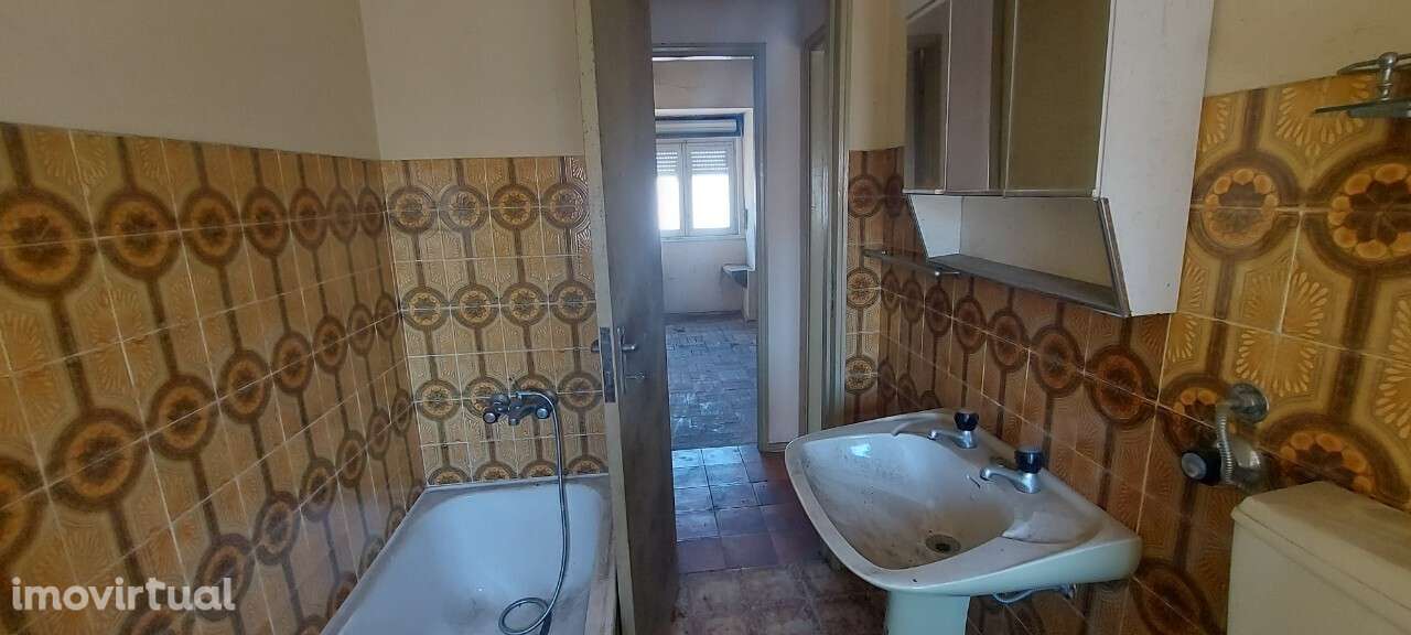 Moradia V2 para remodelar Ponte do Abade Sernancelhe - Grande imagem: 5/12